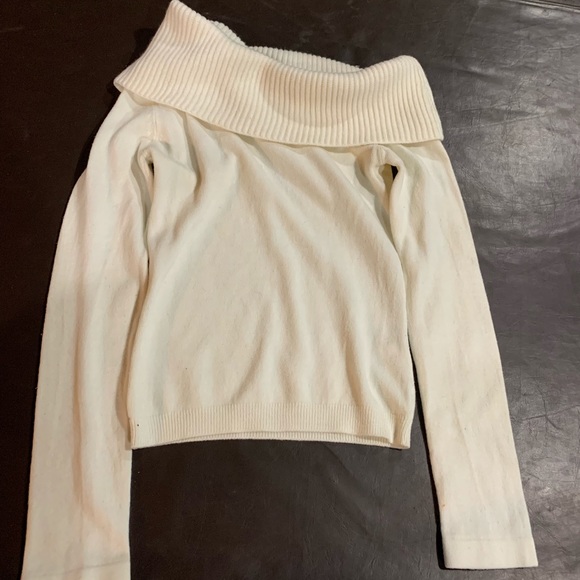 Off the shoulder white - Picture 3 of 3